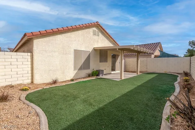 $340,000 | 7925 North Willow Pines Place, Las Vegas, NV 89143