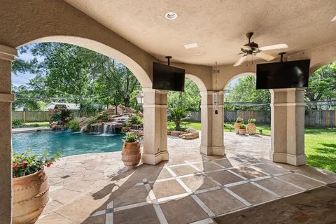 $4,200,000 | 835 Echo Lane, Hedwig Village, TX 77024