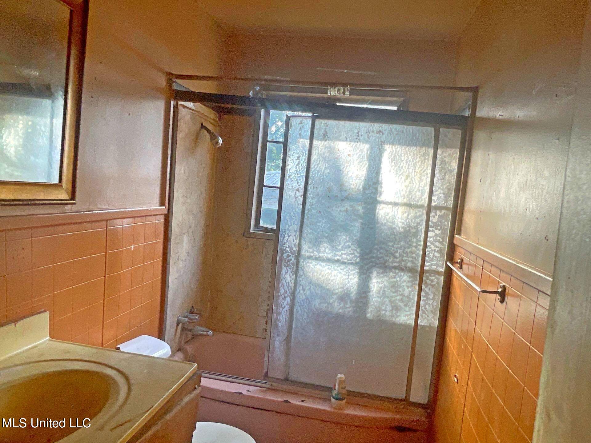 3715 19th Court Meridian, MS 39307 - Photo 18 of 21 81-Oct 07 2025 04_36pm-qcDb