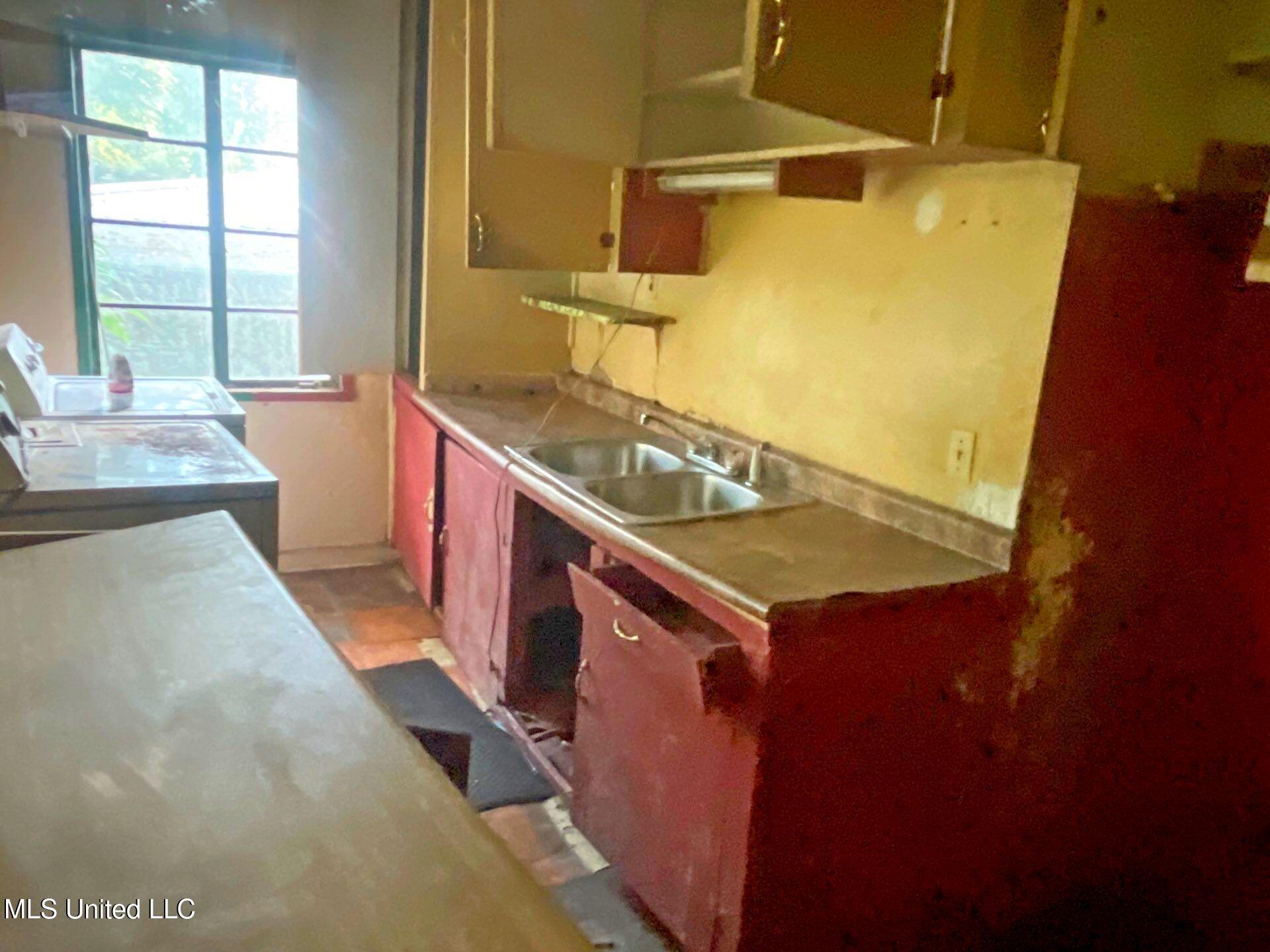 3715 19th Court Meridian, MS 39307 - Photo 2 of 21 160-Oct 07 2025 04_39pm-MG4i