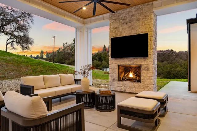 $2,300,000 | 5035 Broken Bow Lane, Rescue, CA 95672