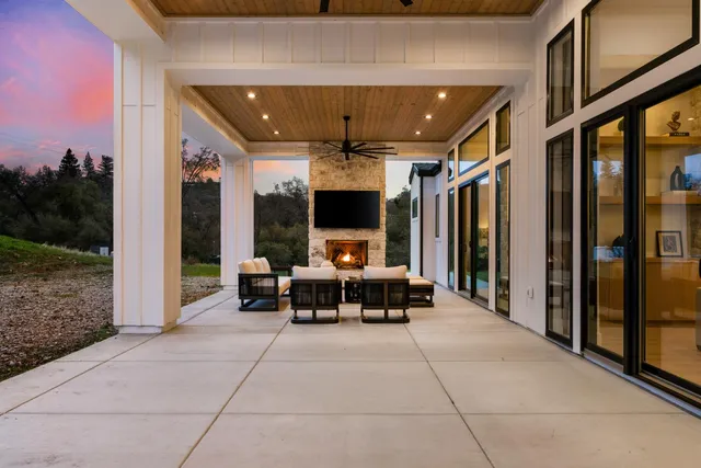 $2,300,000 | 5035 Broken Bow Lane, Rescue, CA 95672