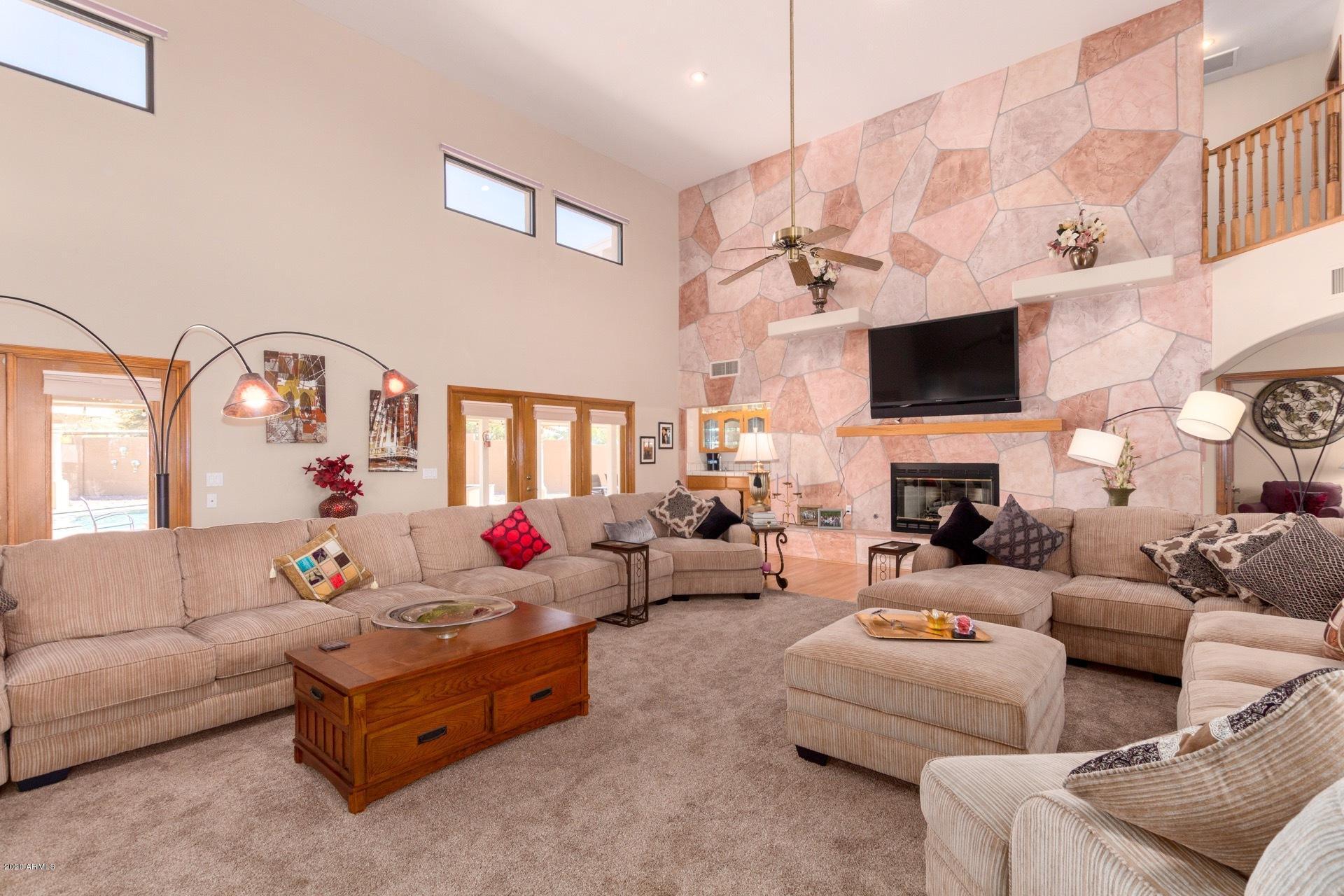 21203 South Lindsay Road Gilbert, AZ 85298 - Photo 11 of 64 Great room toward back doors