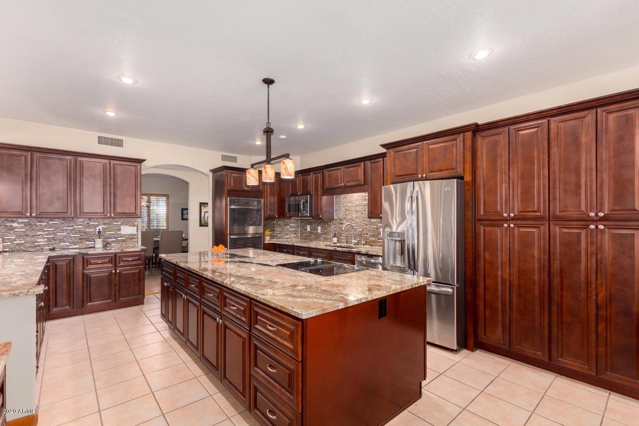 21203 South Lindsay Road Gilbert, AZ 85298 - Photo 15 of 64 Kitchen