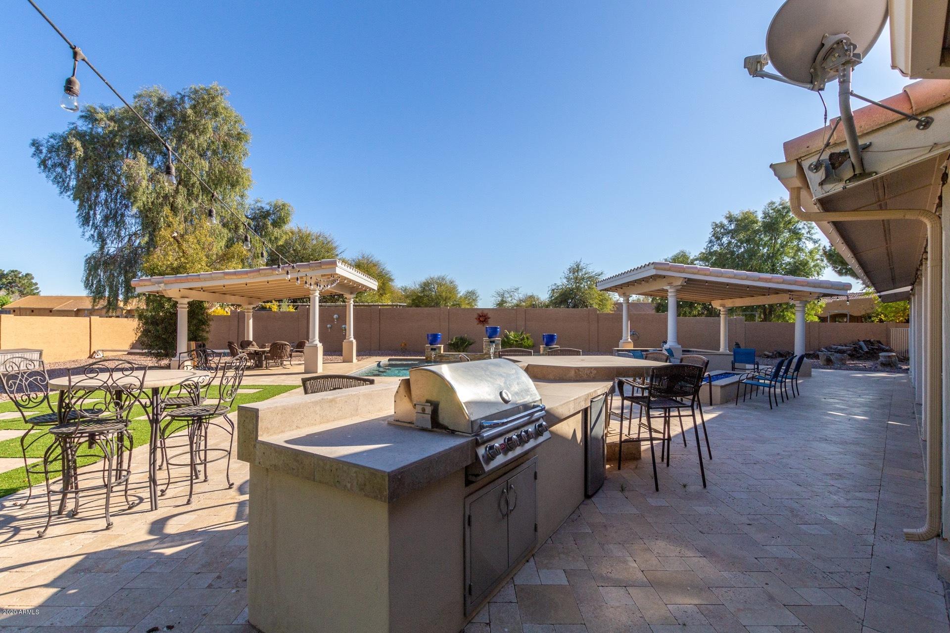 21203 South Lindsay Road Gilbert, AZ 85298 - Photo 37 of 64 Built in BBQ, bar and refrigerator