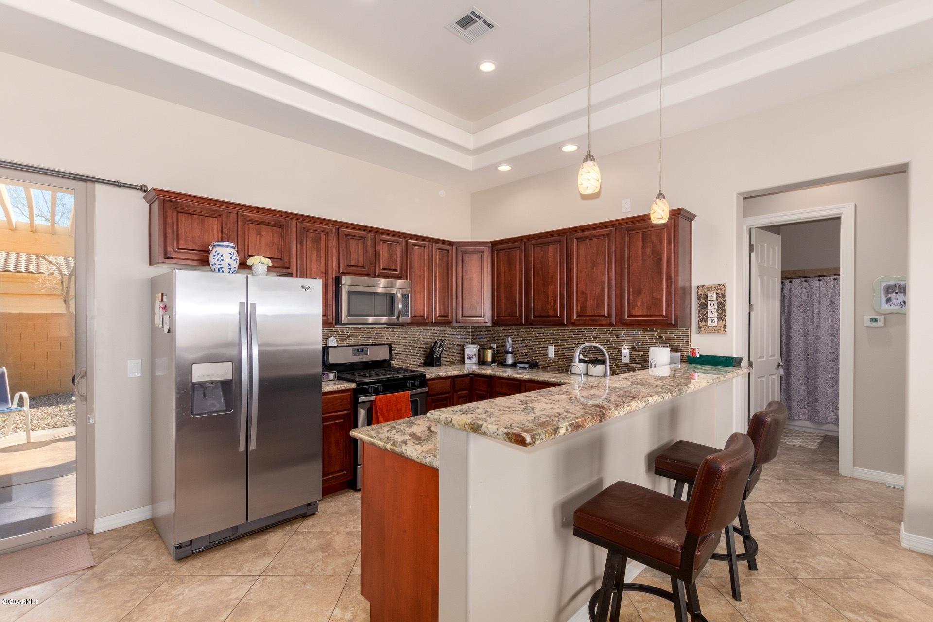 21203 South Lindsay Road Gilbert, AZ 85298 - Photo 56 of 64 Guest house kitchen and breakfast bar