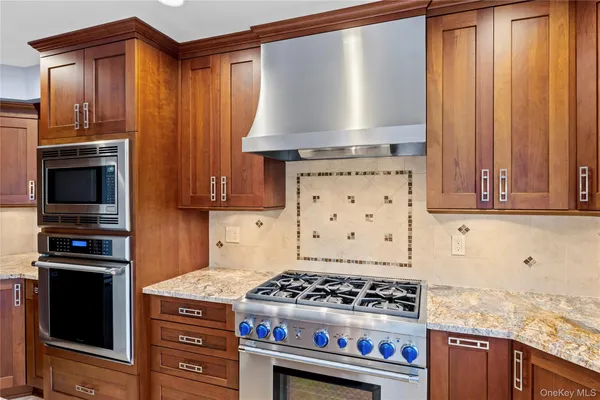 $850,000 | 9 Bowen Place, Stony Brook, NY 11790