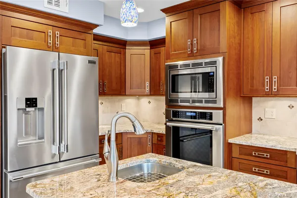 $850,000 | 9 Bowen Place, Stony Brook, NY 11790