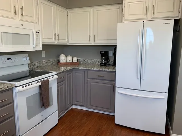 $1,890 | 3404 American Drive, Unit 3210, Lago Vista, TX 78645