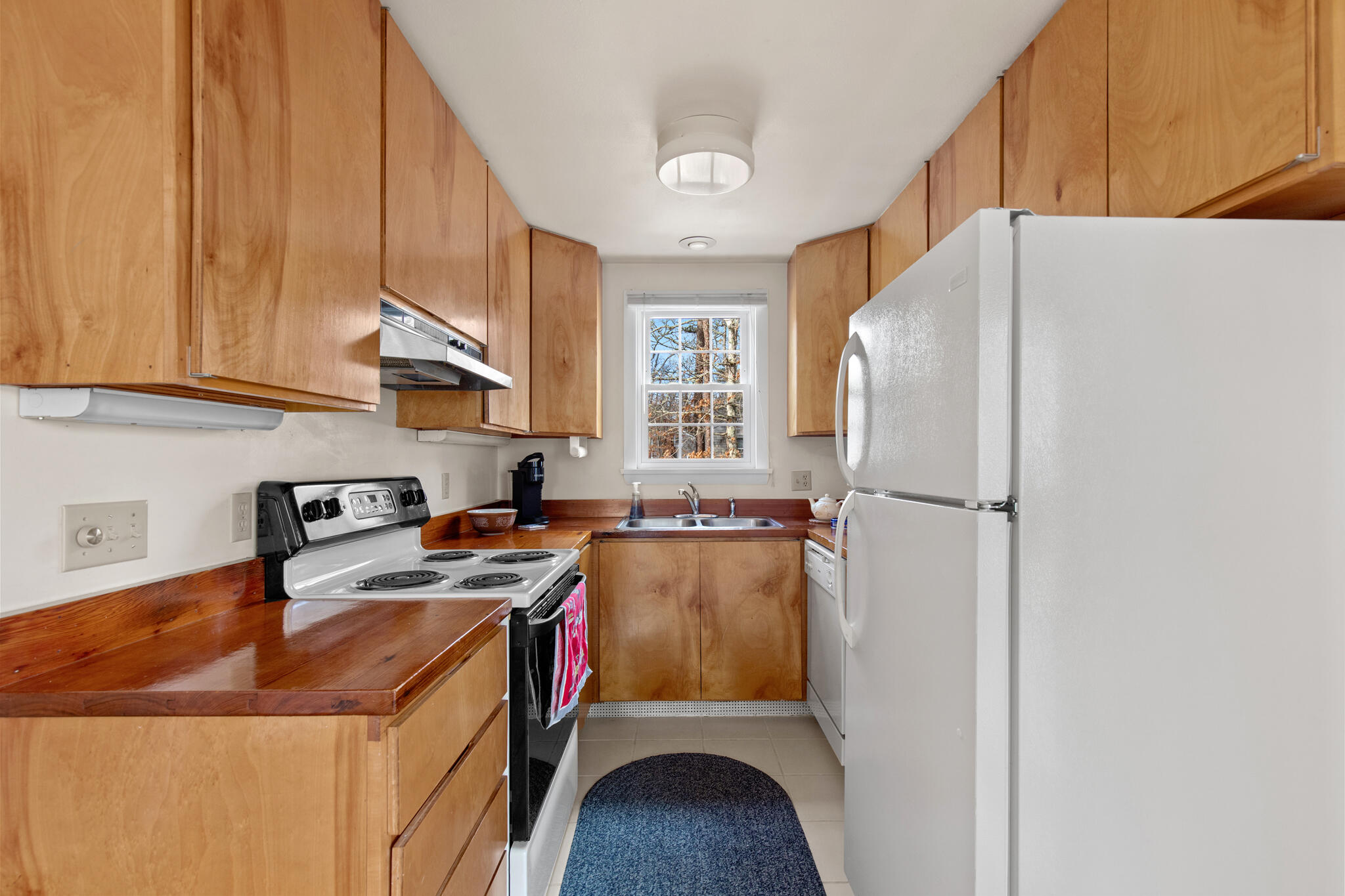 157 Jonathans Way Brewster, MA 02631 - Photo 17 of 38 a kitchen with a refrigerator a stove a sink dishwasher and cabinets with wooden floor
