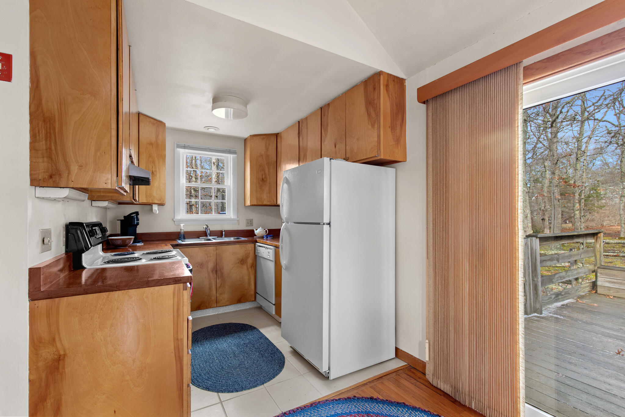 157 Jonathans Way Brewster, MA 02631 - Photo 18 of 38 a kitchen with refrigerator a stove a sink dishwasher and a refrigerator with wooden floor