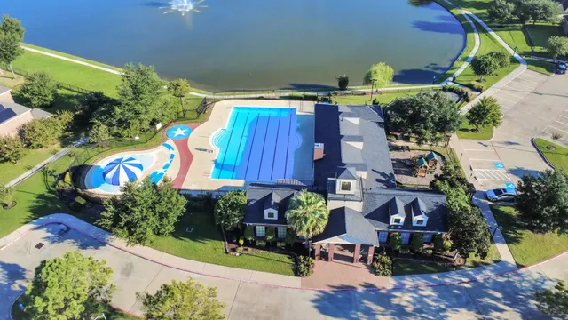 a view of a street with sitting space
