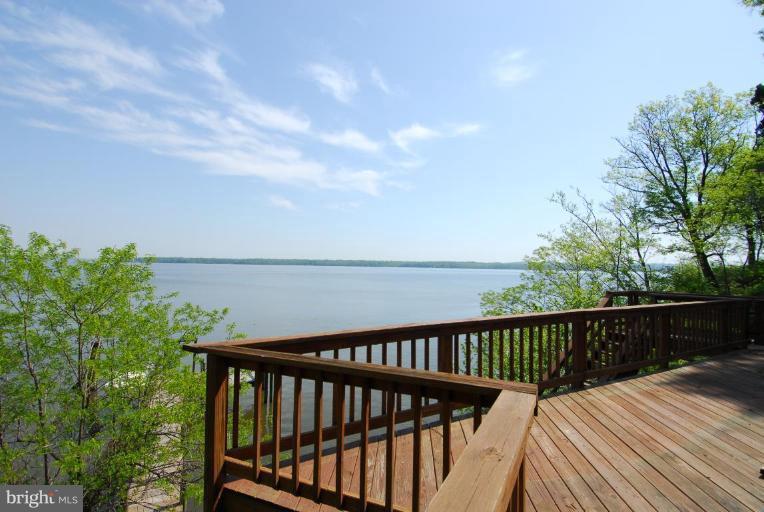 11375 River Road Lorton, VA 22079 - Photo 19 of 22 Deck - View from