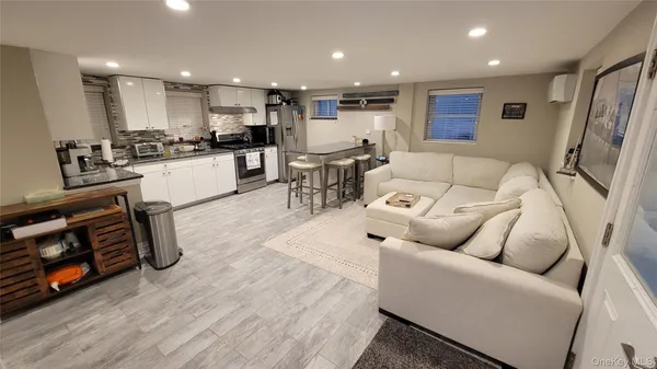 $2,650 | 85 Mohawk Avenue, Unit GARDEN, East Atlantic Beach, NY 11561