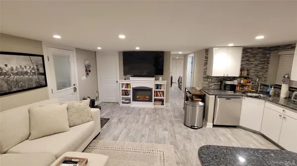 $2,650 | 85 Mohawk Avenue, Unit GARDEN, East Atlantic Beach, NY 11561