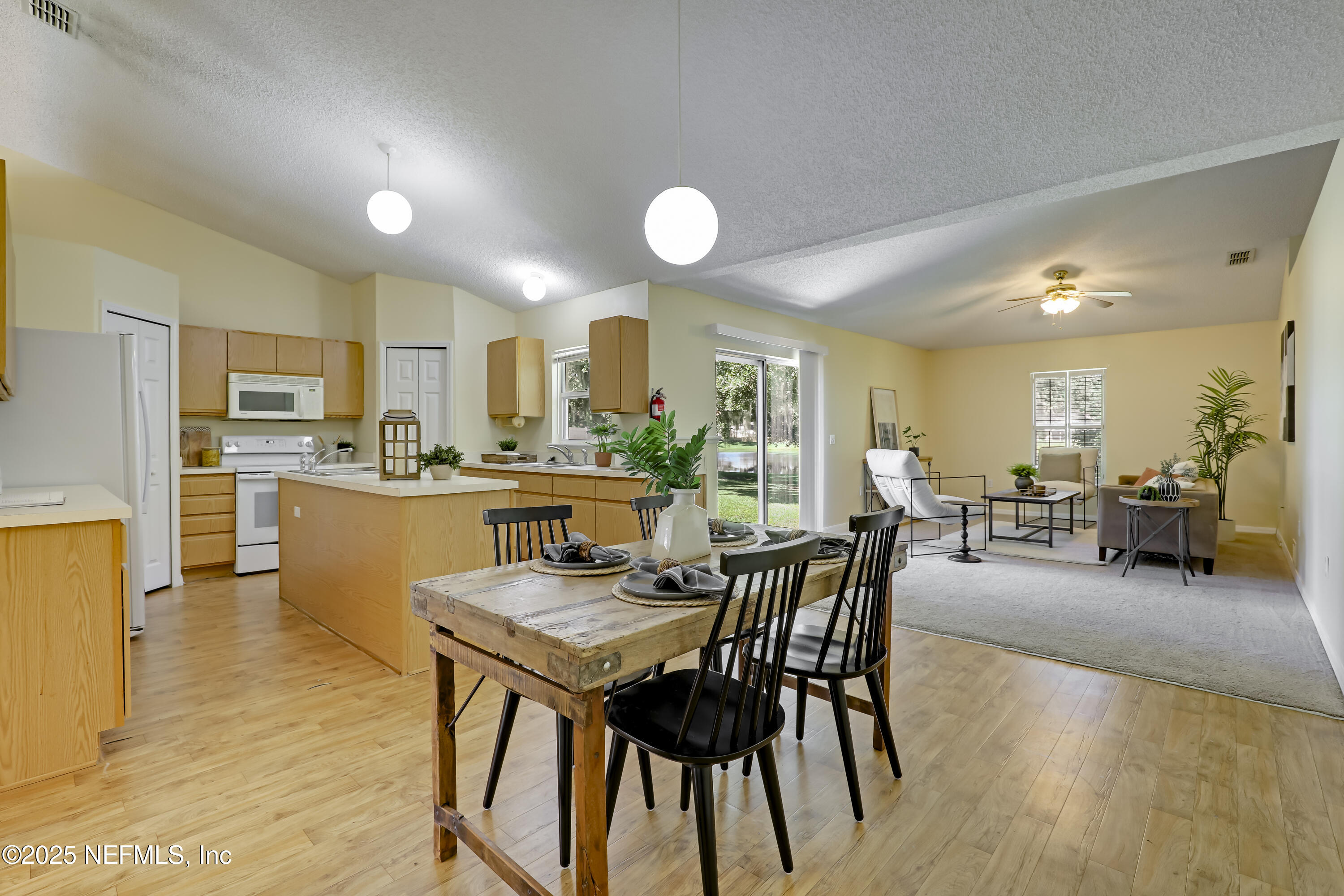 02 Breakfast Nook