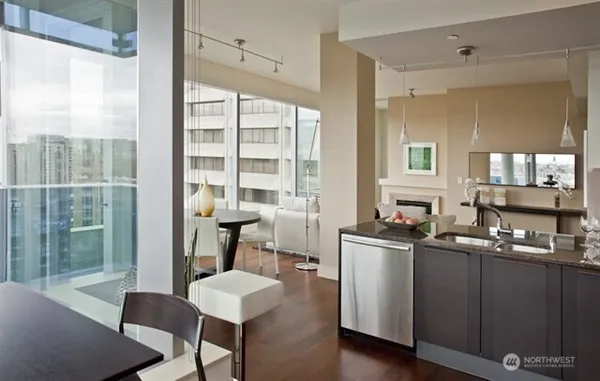$5,500 | 737 Olive Way, Unit 2905, Seattle, WA 98101