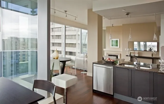 $5,500 | 737 Olive Way, Unit 2905, Seattle, WA 98101