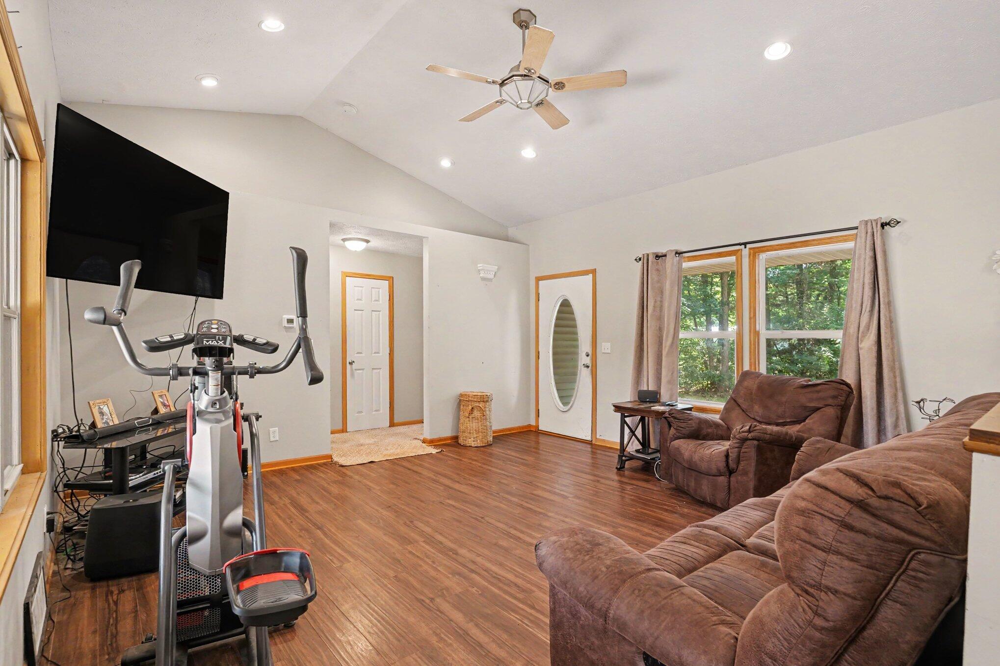 416 East River Road Muskegon, MI 49445 - Photo 8 of 43 008_file_7060