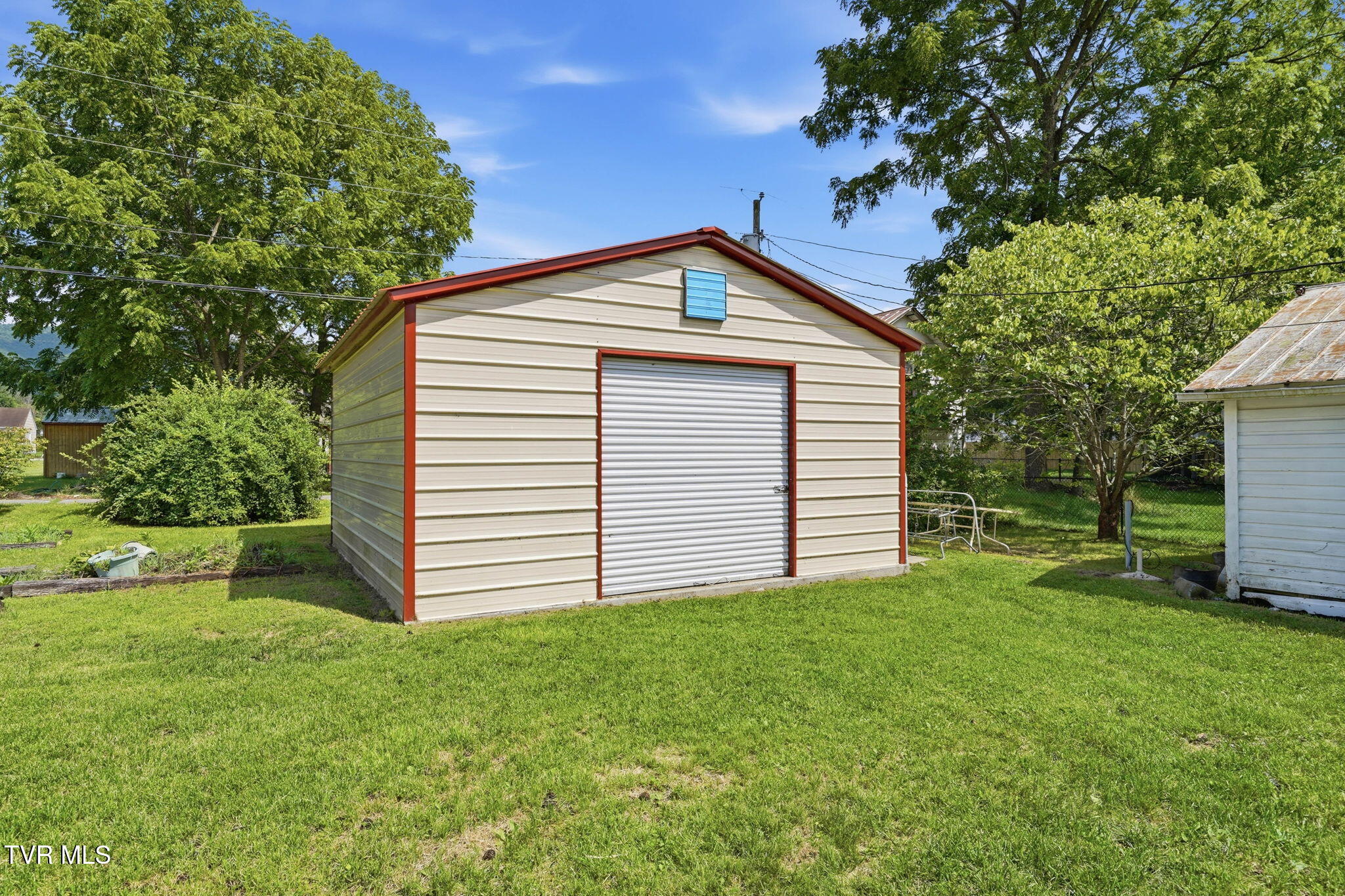 220 North Reece Avenue Mountain City, TN 37683 - Photo 41 of 44 huge metal garage