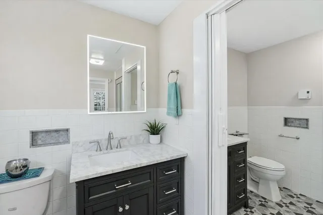 $700,000 | 34 Hitching Post Lane, Bedford, NH 03110