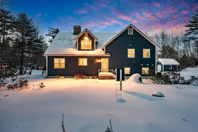 $700,000 | 34 Hitching Post Lane, Bedford, NH 03110