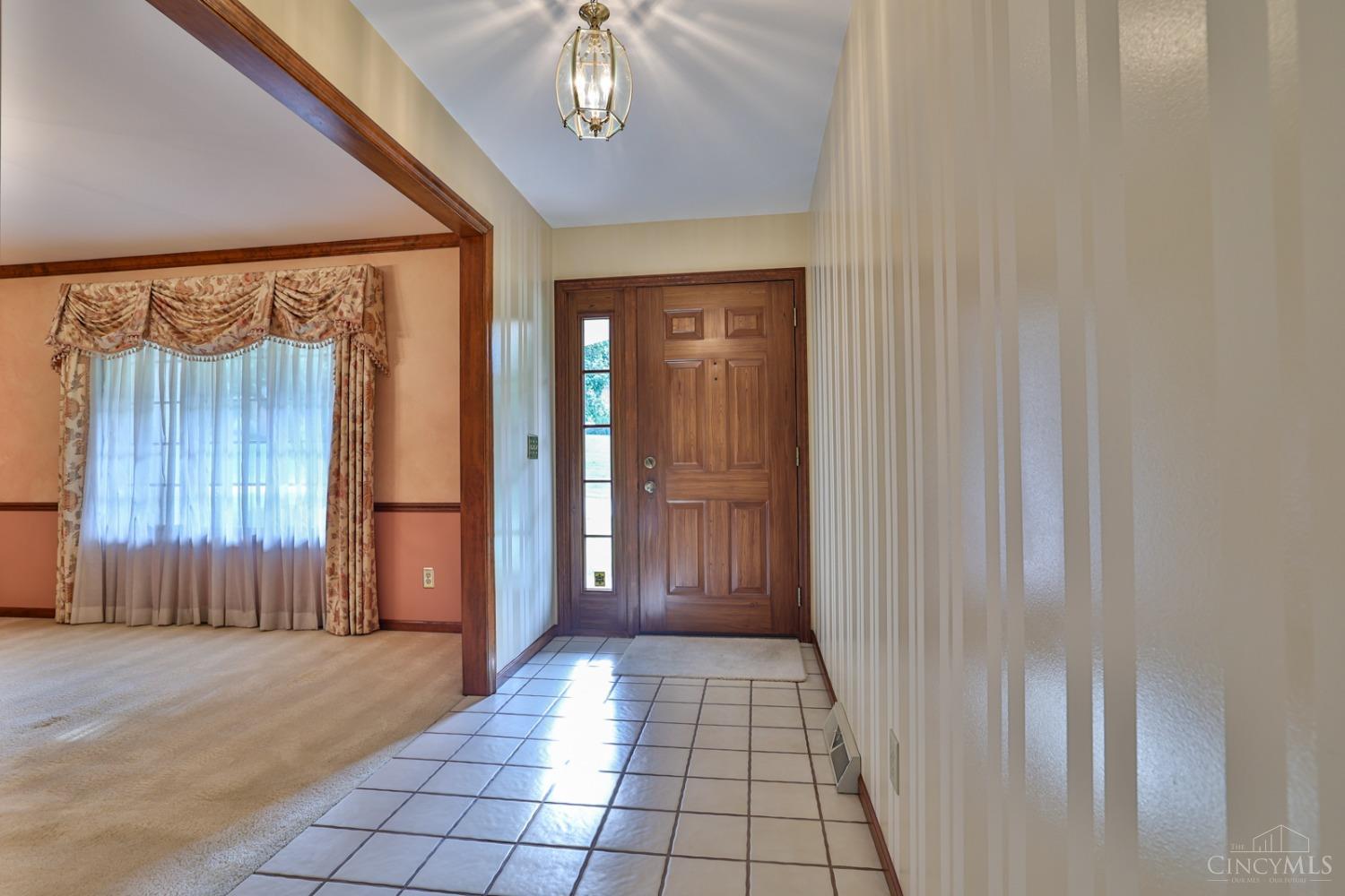 4912 Hubble Road Cincinnati, OH 45247 - Photo 5 of 50