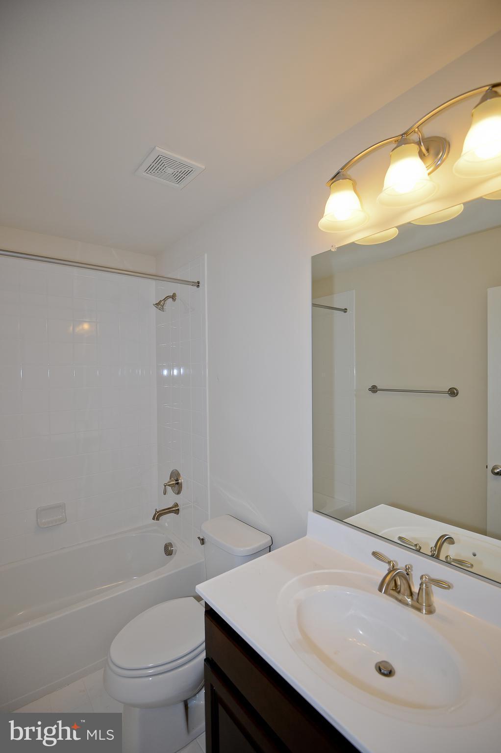 3558 Clinton Ross Court, Unit 4 Triangle, VA 22172 - Photo 26 of 30 Bath