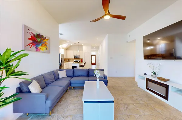 $3,200 | 18 Avenswood Place, The Woodlands, TX 77382