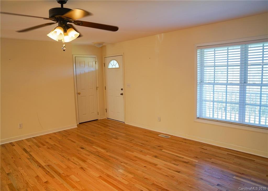 215 Roberts Road Blacksburg, SC 29702 - Photo 3 of 18