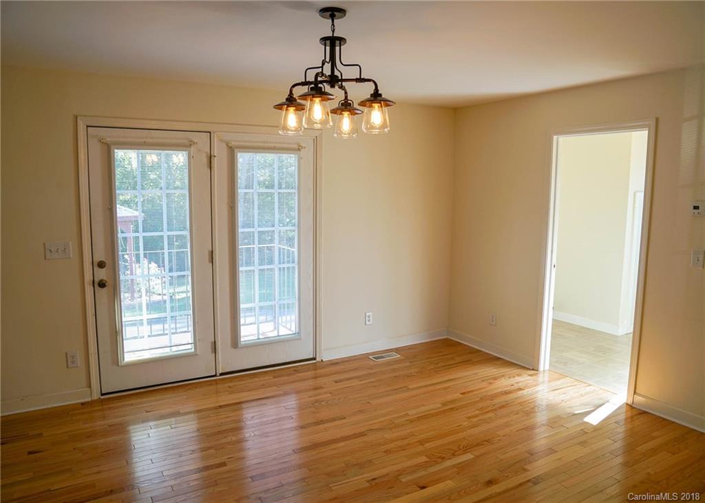 215 Roberts Road Blacksburg, SC 29702 - Photo 7 of 18