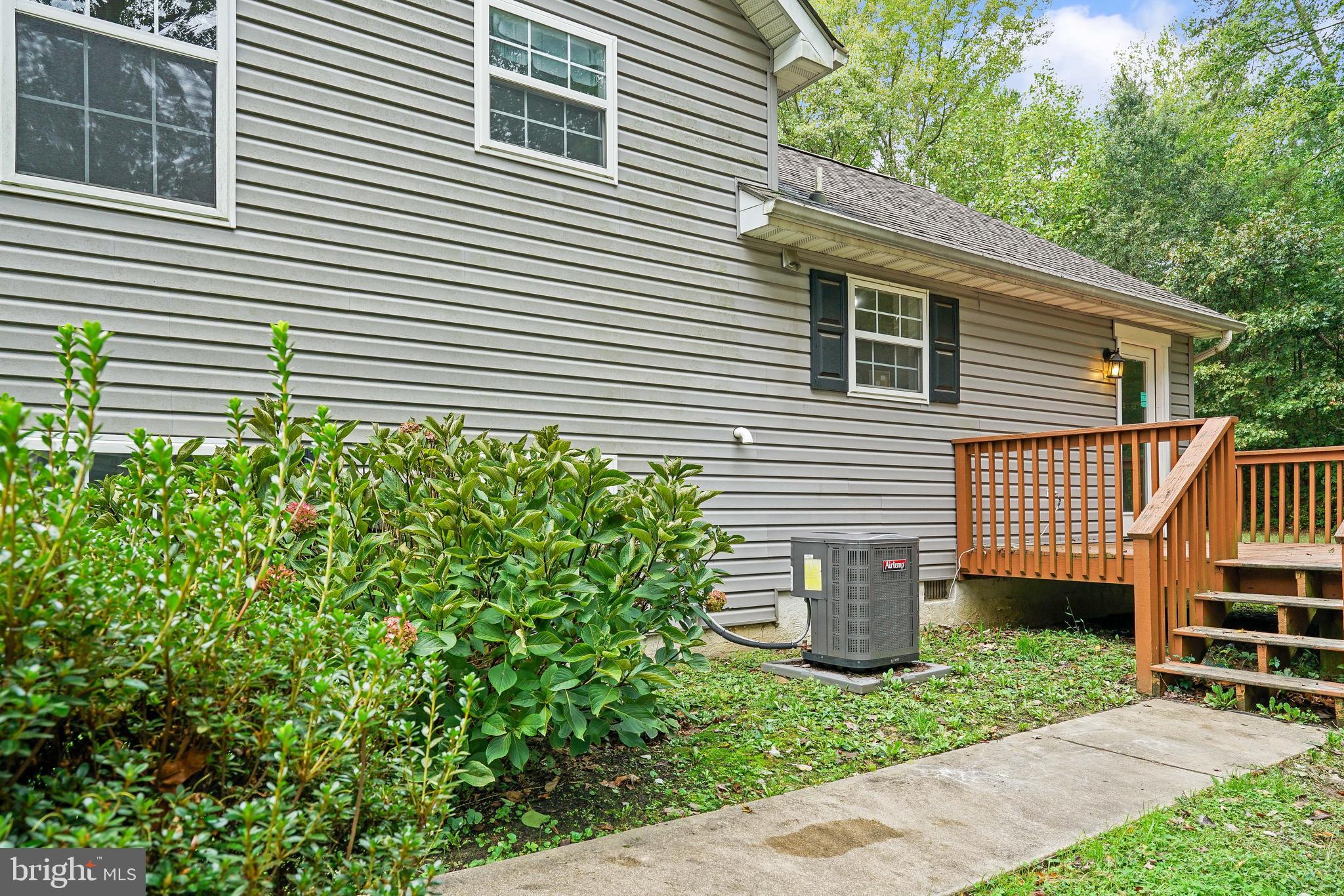 1099 Nottingham Road Elkton, MD 21921 - Photo 27 of 29 Backyard with deck