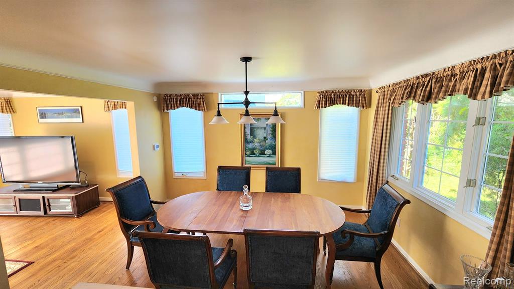 608 Canterbury Road Grosse Pointe Woods, MI 48236 - Photo 8 of 28