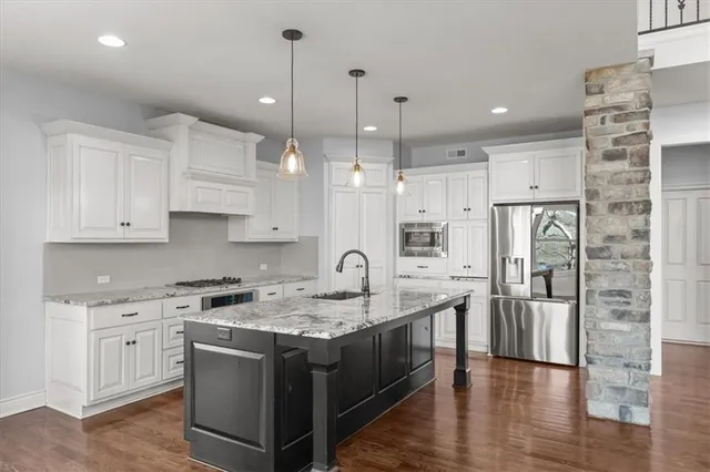 $750,000 | 6281 North Whitetail Way, Parkville, MO 64152