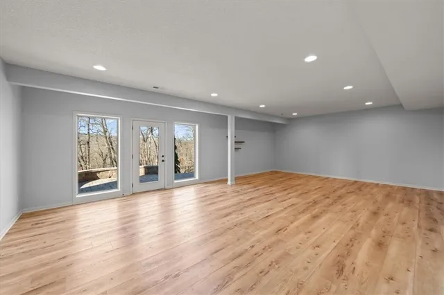 $750,000 | 6281 North Whitetail Way, Parkville, MO 64152