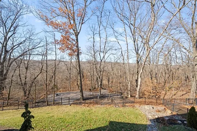 $750,000 | 6281 North Whitetail Way, Parkville, MO 64152