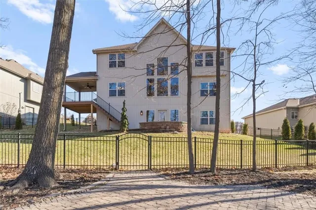 $750,000 | 6281 North Whitetail Way, Parkville, MO 64152