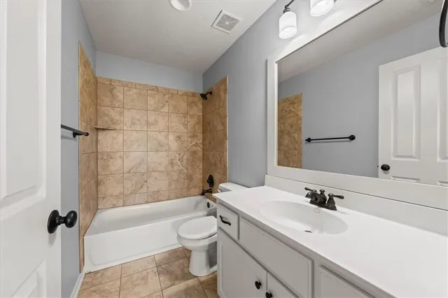 $750,000 | 6281 North Whitetail Way, Parkville, MO 64152