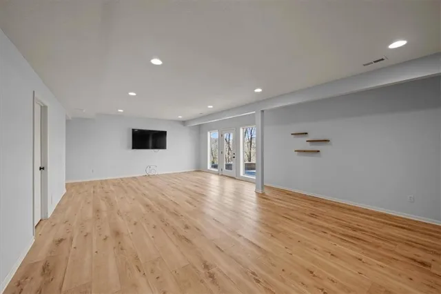 $750,000 | 6281 North Whitetail Way, Parkville, MO 64152