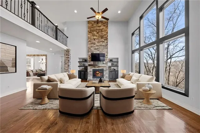 $750,000 | 6281 North Whitetail Way, Parkville, MO 64152