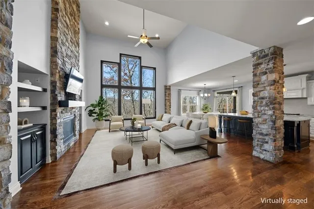 $750,000 | 6281 North Whitetail Way, Parkville, MO 64152