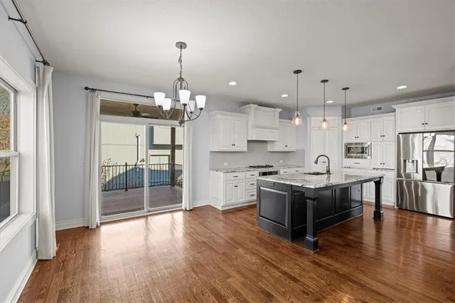 $750,000 | 6281 North Whitetail Way, Parkville, MO 64152