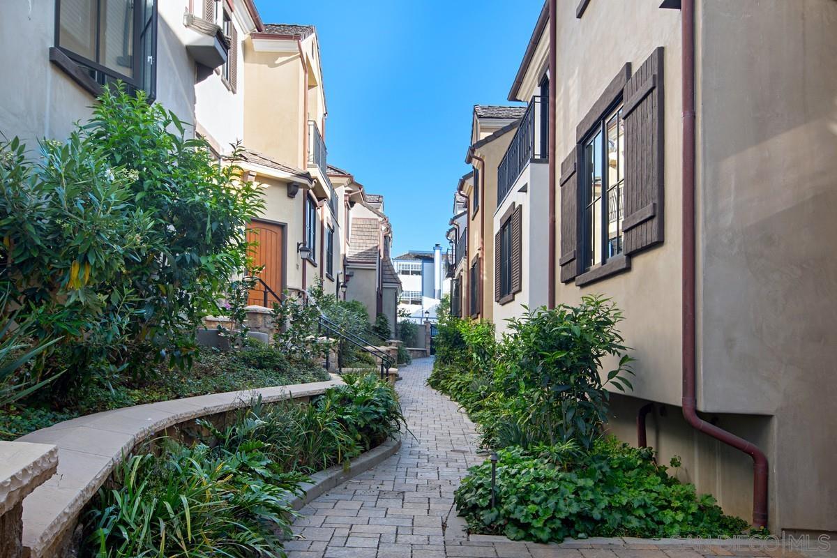 712 Silver Street La Jolla, CA 92037 - Photo 19 of 21 a view of a multi story building