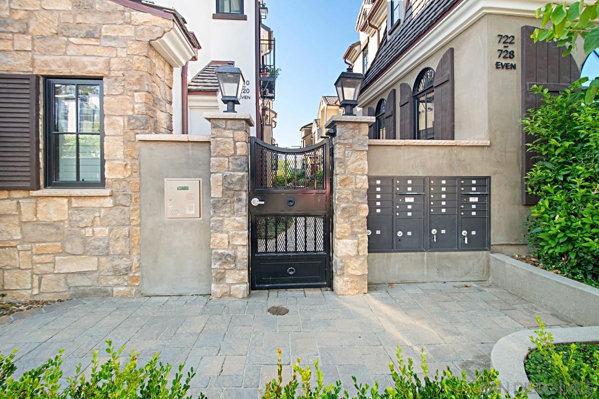 712 Silver Street La Jolla, CA 92037 - Photo 4 of 21 a front view of a house