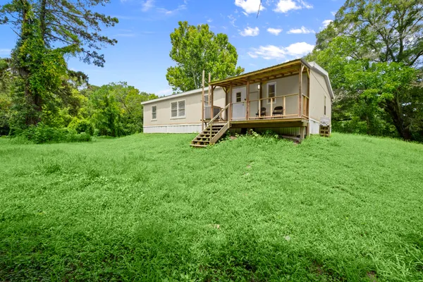 a view of a house with backyard