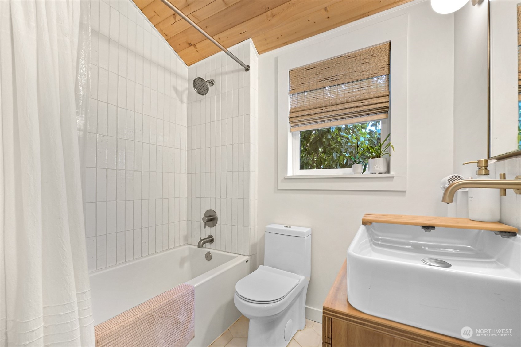 8564 Bender Road Lynden, WA 98264 - Photo 9 of 38 Gallery Image 9