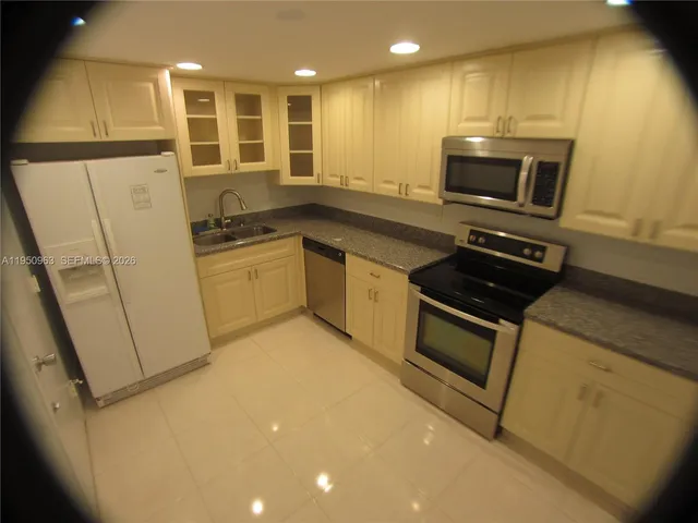 $2,575 | 500 Three Islands Boulevard, Unit 918, Hallandale Beach, FL 33009