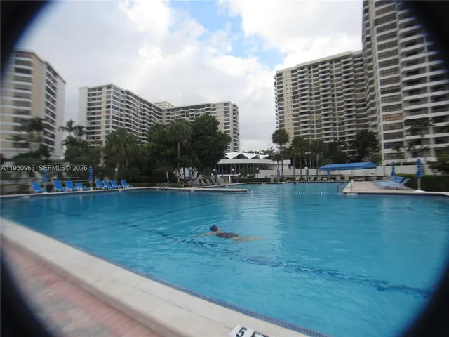 $2,575 | 500 Three Islands Boulevard, Unit 918, Hallandale Beach, FL 33009