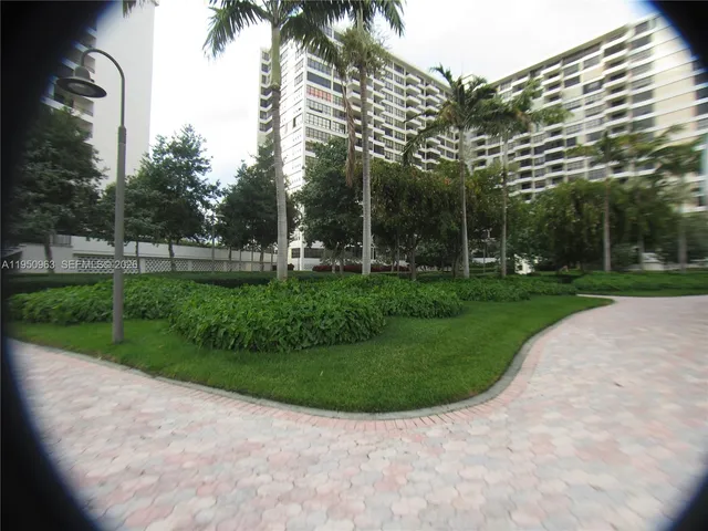 $2,575 | 500 Three Islands Boulevard, Unit 918, Hallandale Beach, FL 33009