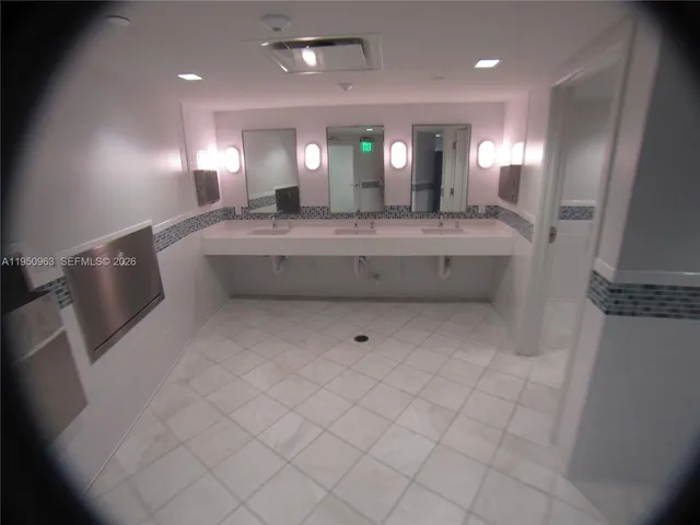 $2,575 | 500 Three Islands Boulevard, Unit 918, Hallandale Beach, FL 33009